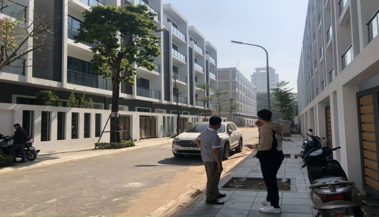 Bán nhà mặt phố Hoàng Quốc Việt - 5 tầng nhà mới - 80m2 mặt tiền 5m giá chỉ 14 tỷ